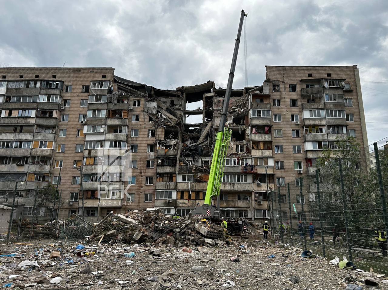 Жертви, зруйновані багатоповерхівки, евакуація у Вишневому: головне про атаку на Київ та область